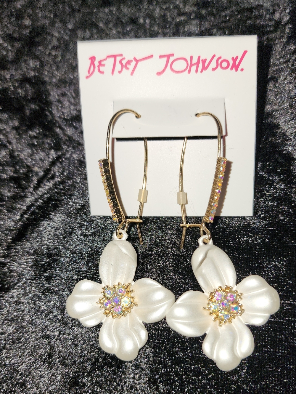 ✨️Betsey Johnson✨️ Gold-Tone Pearl Floral🌼 Drop Earrings with Aurora Accents✨️